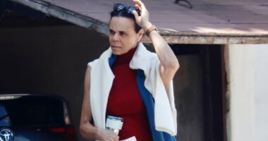 '80s star who danced with Gene Kelly and Debbie Reynolds stuns at 74