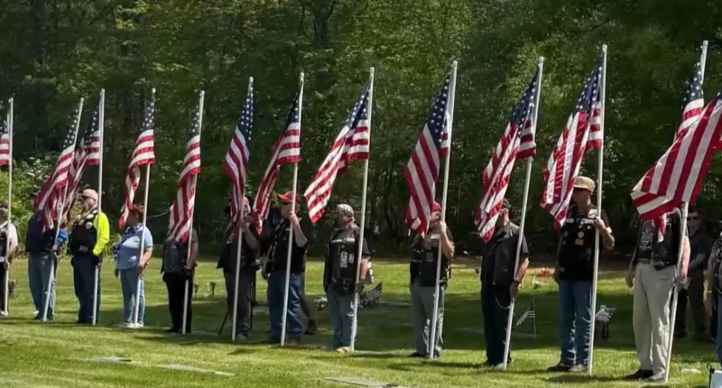 A World War II veteran had no one left to bury him. Then 1,500 strangers showed up.