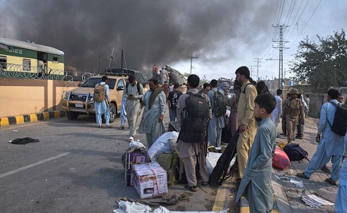 A powerful bomb has exploded near railway track in southwest Pakistan, wounding more than two dozen