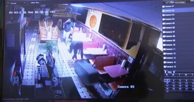 Chicago crime: Burglars steal ATM from Taqueria San Jose Mexican restaurant on South Halsted Street in Bridgeport, video shows