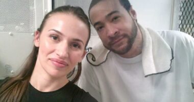 Double killer's new wife screams 'I love you!' as he is executed while professing his innocence