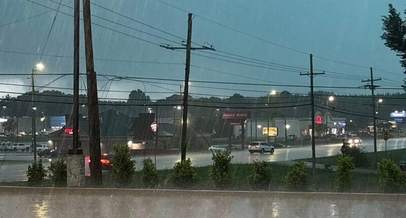 Families trapped in wreckage as tornadoes rip through Mississippi