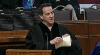 Fashion Designer Jeremy Scott Rips Up 'Clichéd' Commencement Speech Written by AI, Gets Huge Applause