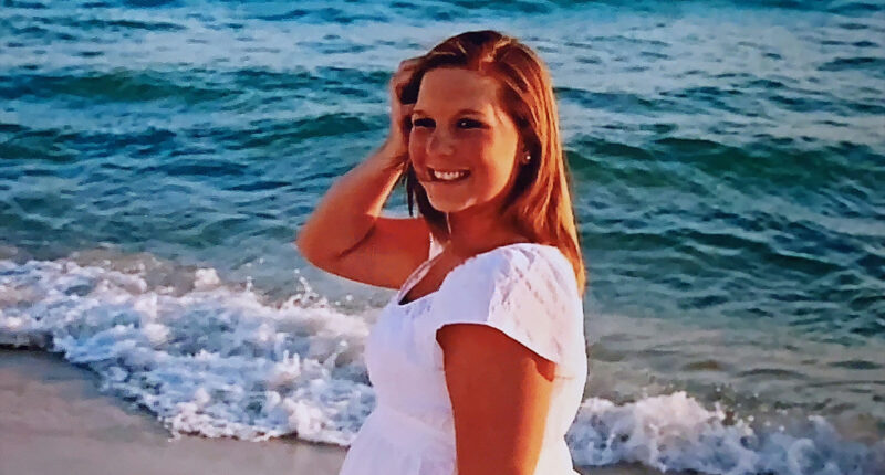 Friend Group Shattered After College Student Found Murdered in Her Kitchen, Revealing a Shocking Killer