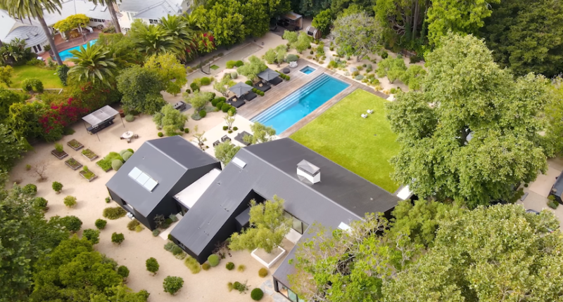 Here's The "Montecito" House That Was A Big Part Of The Most Recent "Hacks" (It's Actually In Malibu) | Celebrity Net Worth