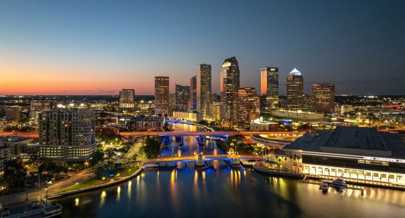 Home sellers cut prices in Florida as real estate crash begins