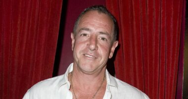 Lindsay Lohan's father suffers major health scare after heart surgery