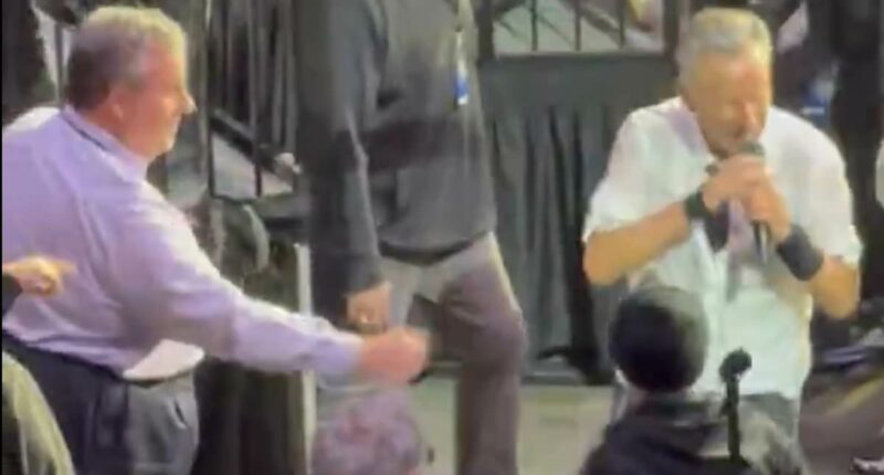 Mortifying moment Bruce Springsteen leaves Chris Christie hanging
