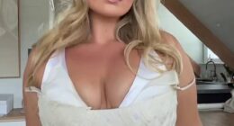 After copping online criticism for her eye-catching welcome party wedding dress, Aussie plus-sized model Riley Hemson has flaunted her very revealing reception ensemble