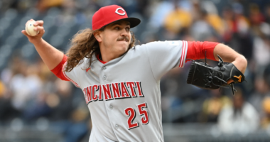 Reds pitchers walk seven straight Pirates hitters, tying MLB record