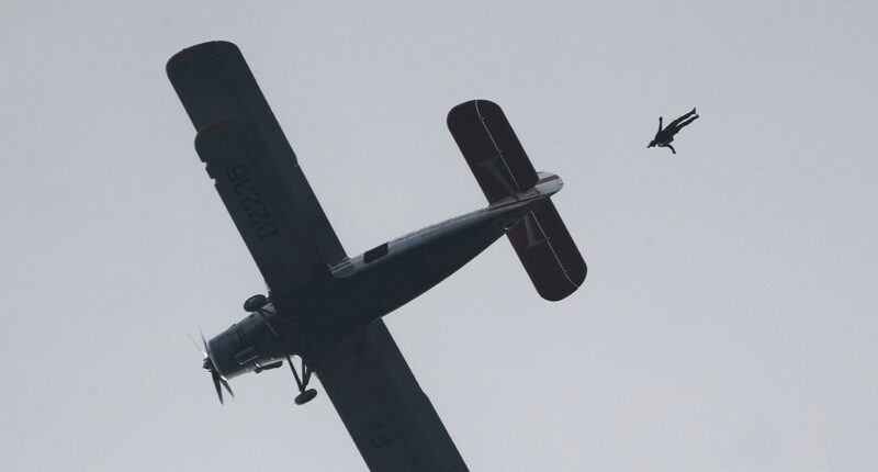 Skydiver dies after midair collision with another jumper during group jump in Washington state