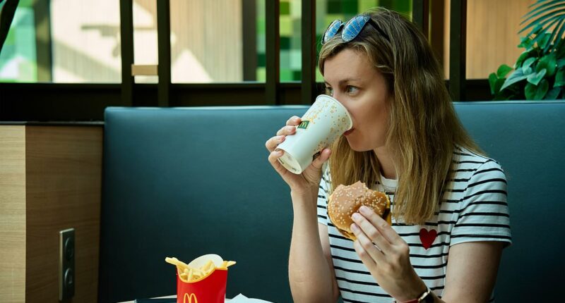The $15 burger warning sign flashing red for America's economy