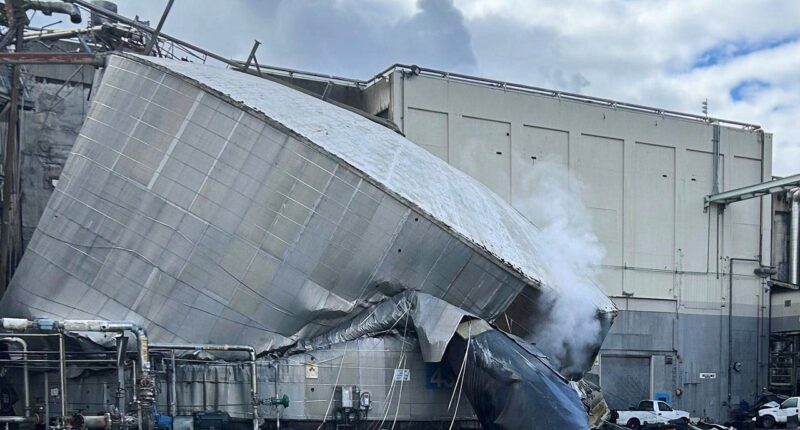 Washington paper mill chemical tank implodes, killing at least 1 and leaving 9 missing