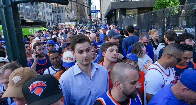 Chaos outside MSG as thousands beg to be let in before Trump arrives