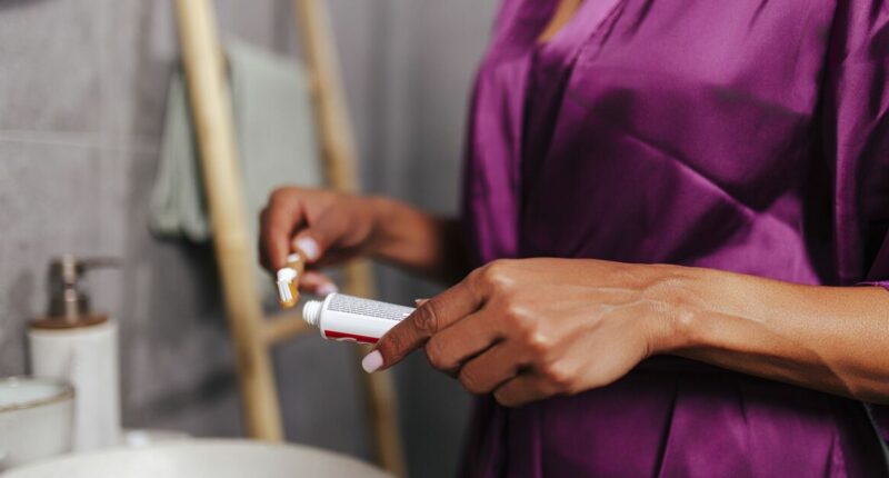 Dentist explains the difference between brushing your teeth before or after breakfast
