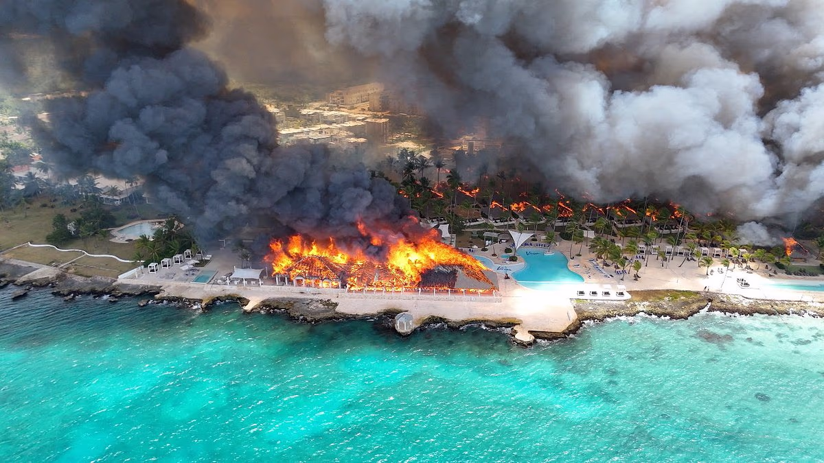 Dominican Republic resort fire has left thousands of tourists STRANDED