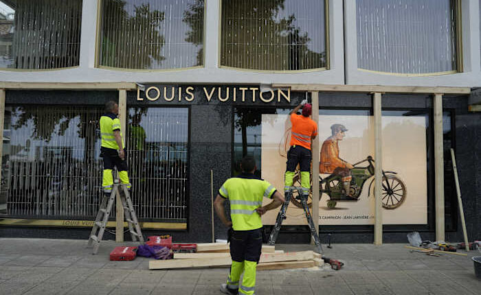 Downtown Geneva boards up as drastic security tightens ahead of anti-G7 protests