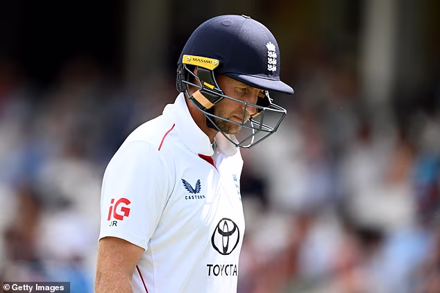 England collapsed in a heap on the final day to lose to New Zealand by 253 runs at the Oval