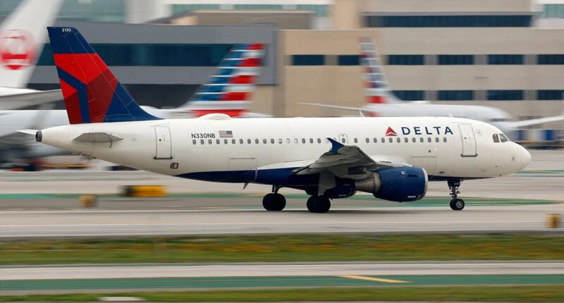 FAA investigates after incoming plane executes go-around due to aircraft leaving from intersecting runway