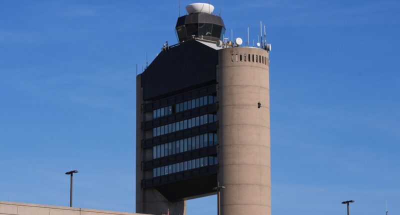 FAA investigates incident that forced a Delta flight 2351 to abort landing amid close call with American Airlines plane