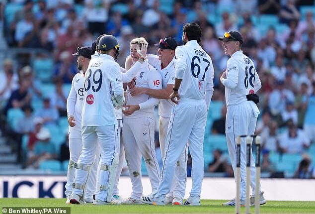 England restricted New Zealand to 291-7 on day one of the second Test at The Oval