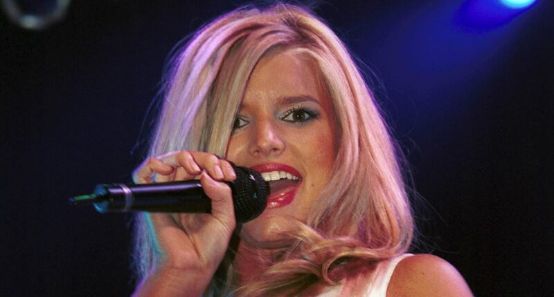 Jessica Simpson faced pressure to 'lose 15 lbs' in early career