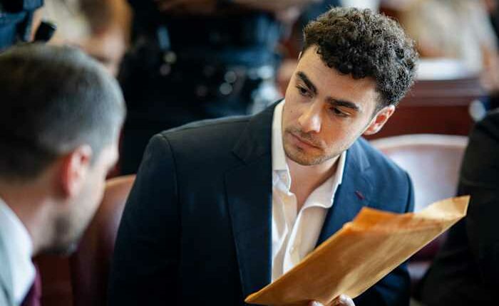 Luigi Mangione will assert psychiatric defense in murder case in UnitedHealthcare CEO's killing