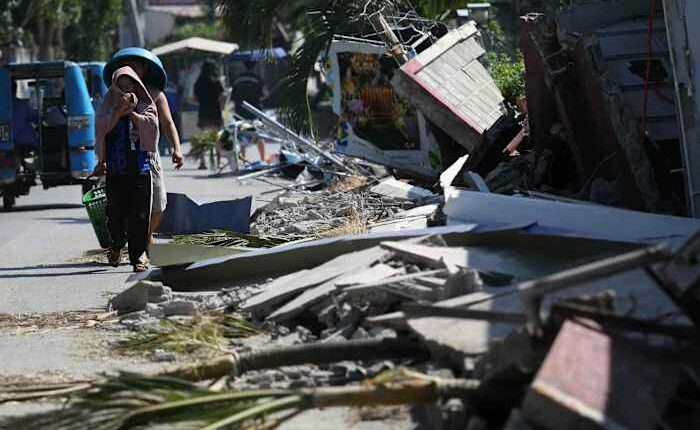 Philippine town seeks immediate airlift of food to ease hunger in quake-hit villages