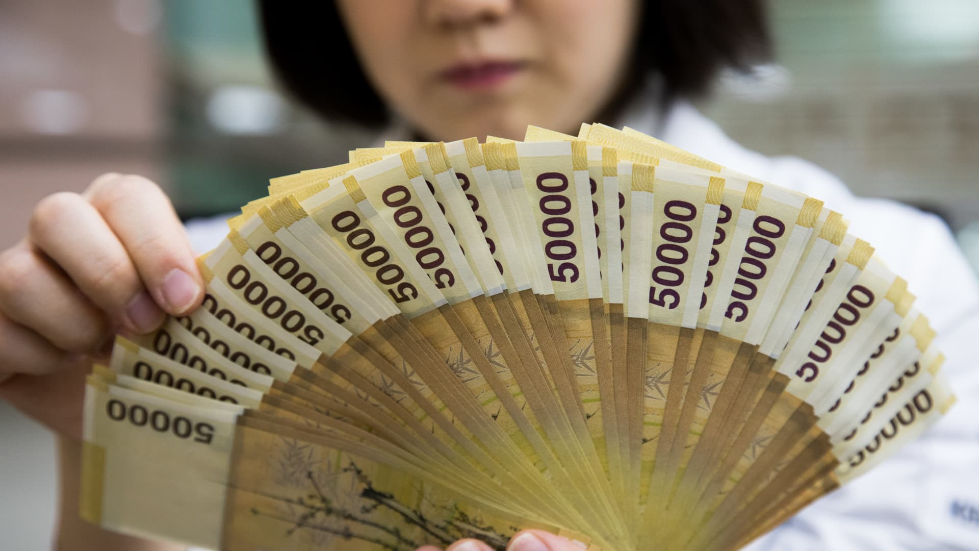 South Korea Chip Bonuses Put Central Bank on Inflation Watch - Internewscast Journal