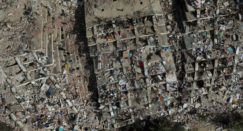 Venezuela earthquake update: Teams scramble to locate survivors four days after Venezuela earthquakes as death toll rises