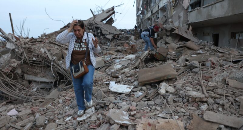 Venezuela earthquakes: Toll climbs to at least 920 dead and 3,360 injured amid search for missing