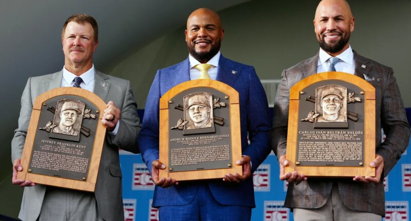 Carlos Beltrán, Andruw Jones and Jeff Kent inducted into Baseball Hall of Fame in emotional ceremony