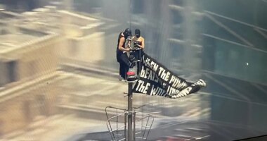 Empire State Building security under scrutiny after climbers' stunt, tourist reveals possible access point