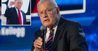 Ex-aide Keith Kellogg says Trump should brace Americans for Round Two with Iran