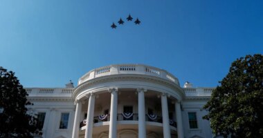 Fourth of July app guides spectators through nine-hour air show from NASA jets to B-1 bombers