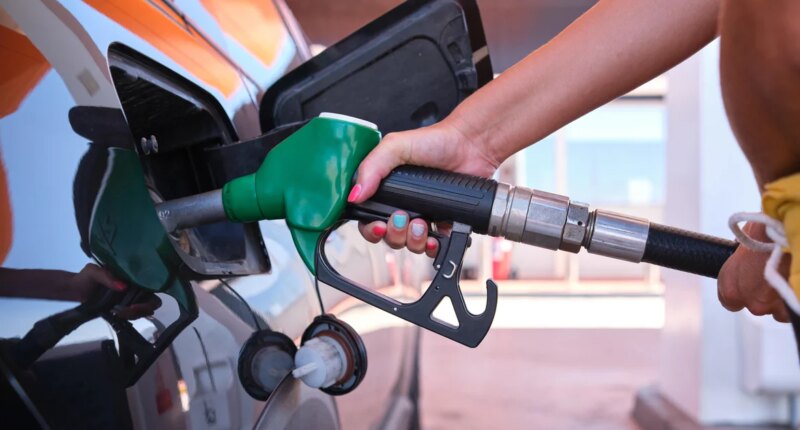 Global oil prices hit $100 a barrel amid attacks in Red Sea