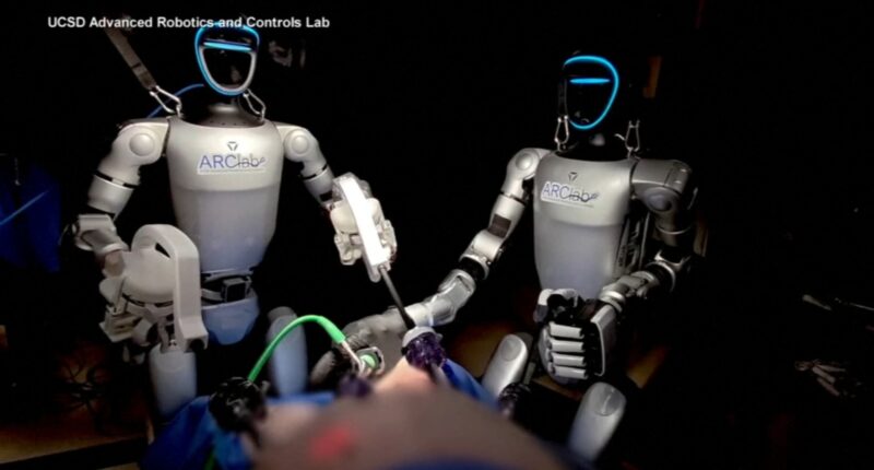 Humanoid robot 'Surgie' makes history, perform 2 gall blader surgeries on pigs in world's first live animal surgeries