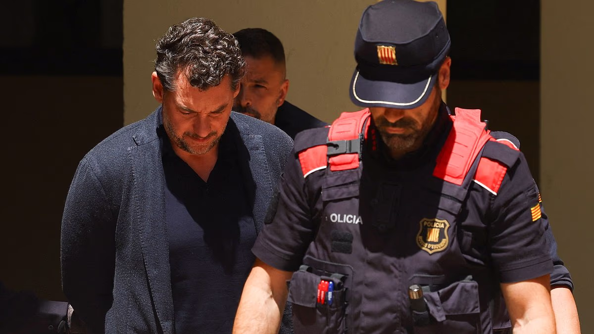 Mango tycoon's son 'was told by therapist to confront his father'
