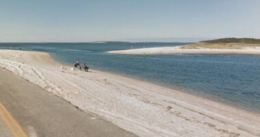 NYC girl, 6, dies in suspected drowning after being swept out by current in Hamptons