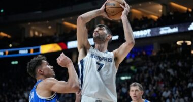 Sources: Mavericks add 7-footer Aldama in trade with Grizzlies