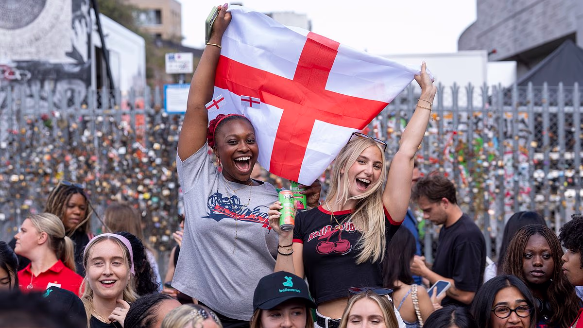 Thousands of England fans fill pubs after bunking out of work early
