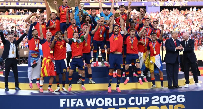 Trump hands out medals to World Cup champion Spain, crashes La Roja's trophy lift photo