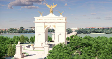 Trump's arch construction could take 20 hours a day for 2-3 years, documents say