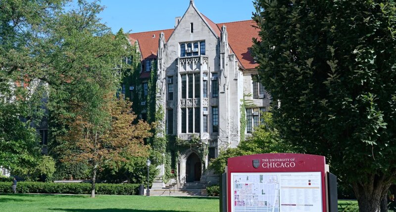 Two found shot to death inside car on University of Chicago campus: report