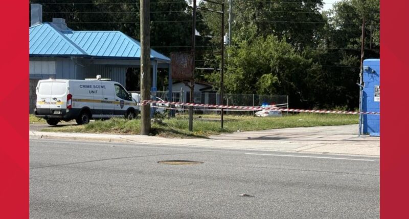 Woman killed in stabbing on Kings Road in Jacksonville
