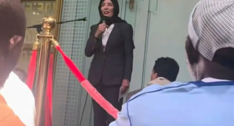 Conservatives slam Hochul for wearing head scarf at Islamic center