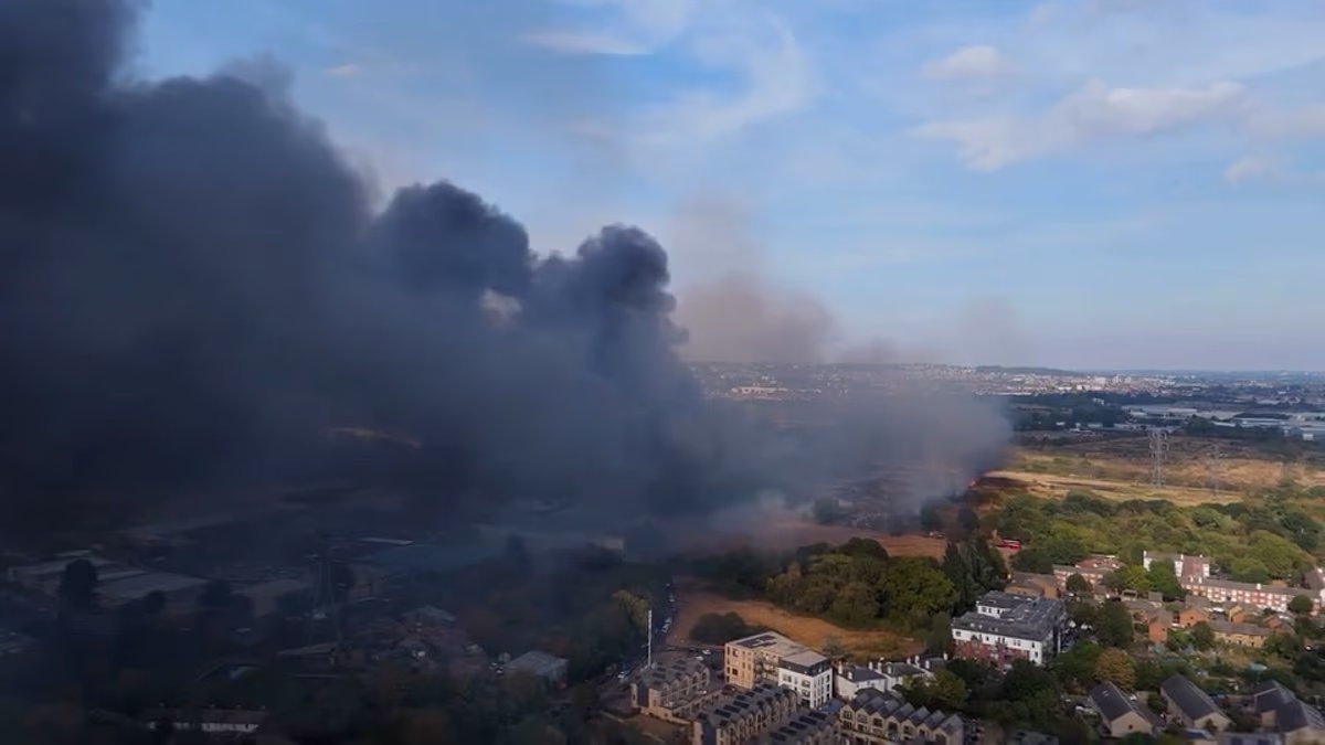 Huge Fire Erupts in London as 125 Firefighters Race to Tackle Blaze