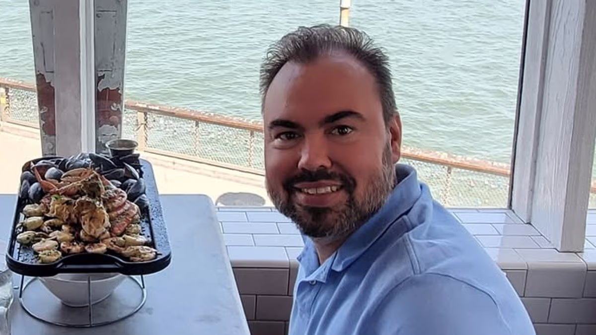 Maga loyalist rages after ICE took his wife away in HANDCUFFS