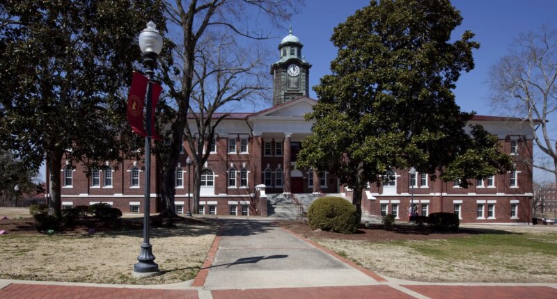 Southern university requires business suits, bans du-rags and other headwear in new dress code