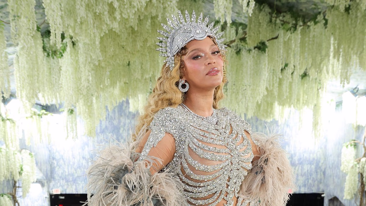 Beyoncé Slammed by Fans Over Greedy $1,000 Wooden Box